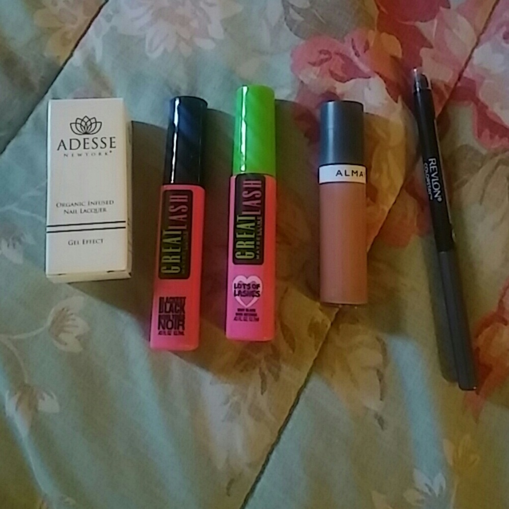 Women's makeup/almay lips/maybelline